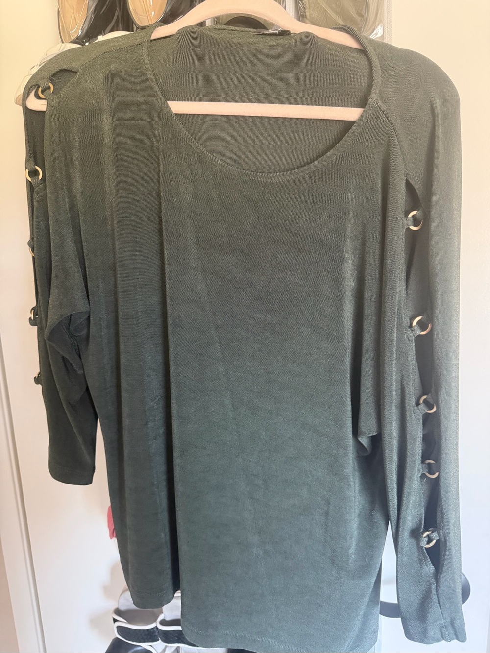Chico's Olive Green Long-Sleeve Top with Grommet Sleeves. Sexy snd fun.